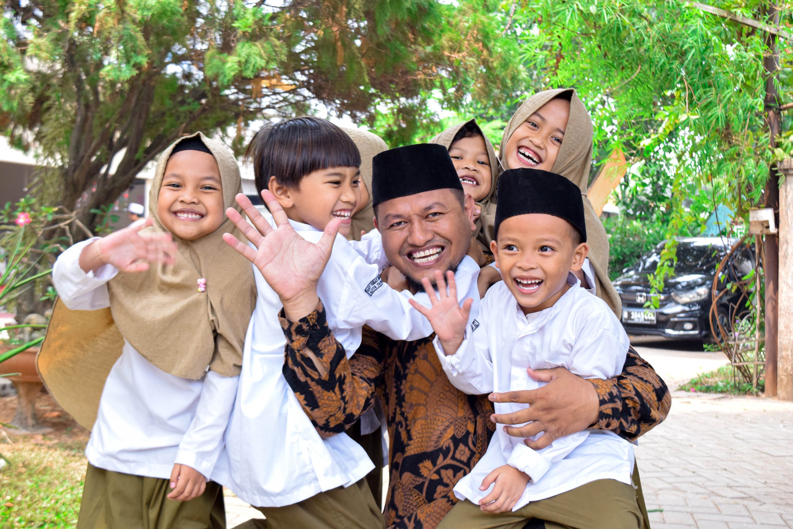 Guru dan siswa SDIT MoTHI Sepatan