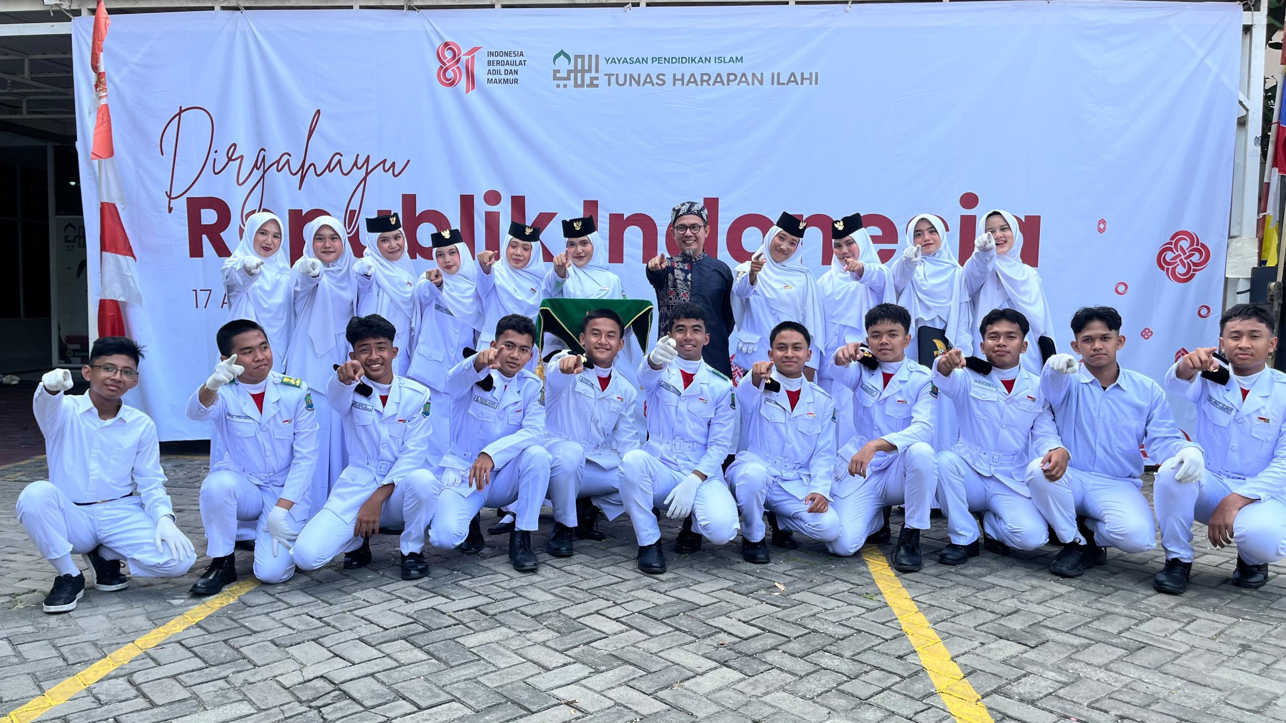 Siswa SMAIT Tunas Harapan Ilahi